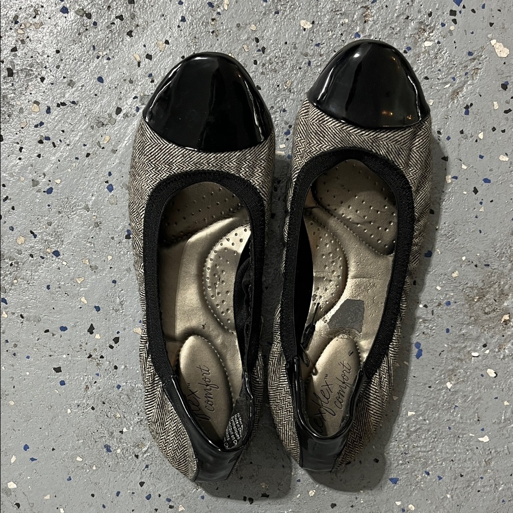 Comfort Plus by Predictions Black and Gray Flats